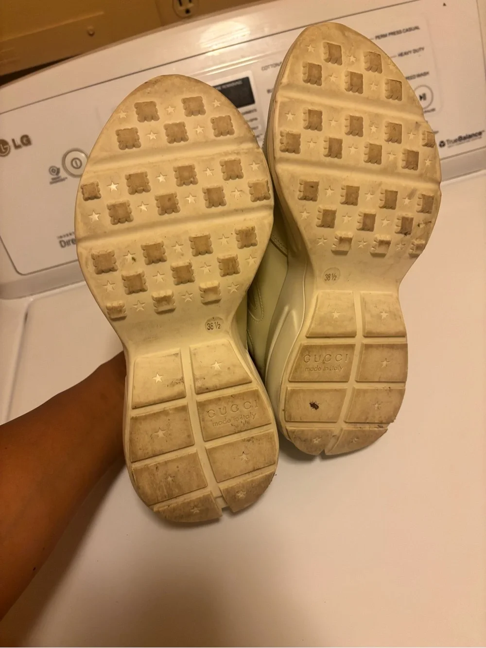 Gucci Cream Leather Logo Sneakers with Red & Green Stripe